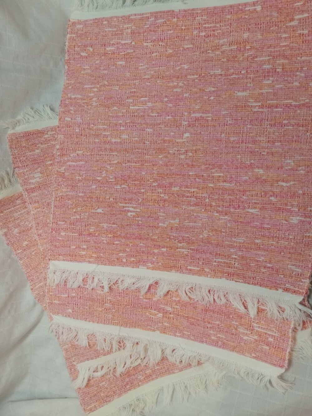 4 beautiful handmade placemats in shades of pink to orange with pretty fringes
